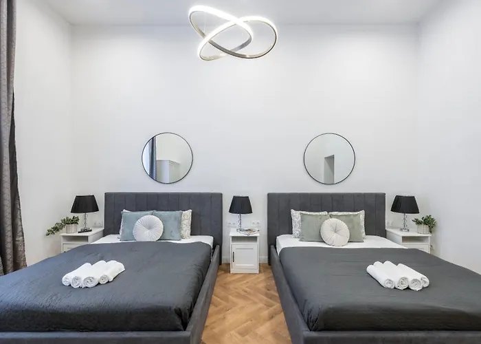 Charming E24 Grand Next To The Andrassy Fashion St
