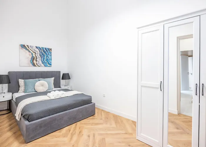 Charming E24 Grand Next To The Andrassy Fashion St Apartament