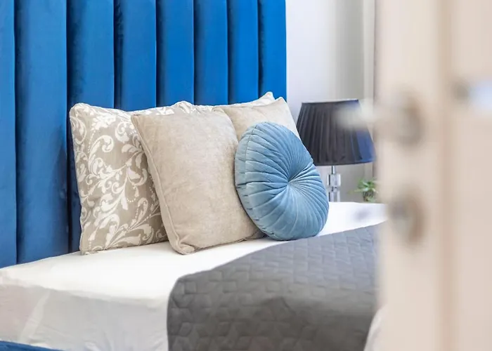 Charming E24 Grand Next To The Andrassy Fashion St *