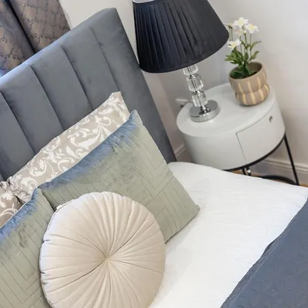 Апартаменты Charming E24 Grand Next To The Andrassy Fashion St *